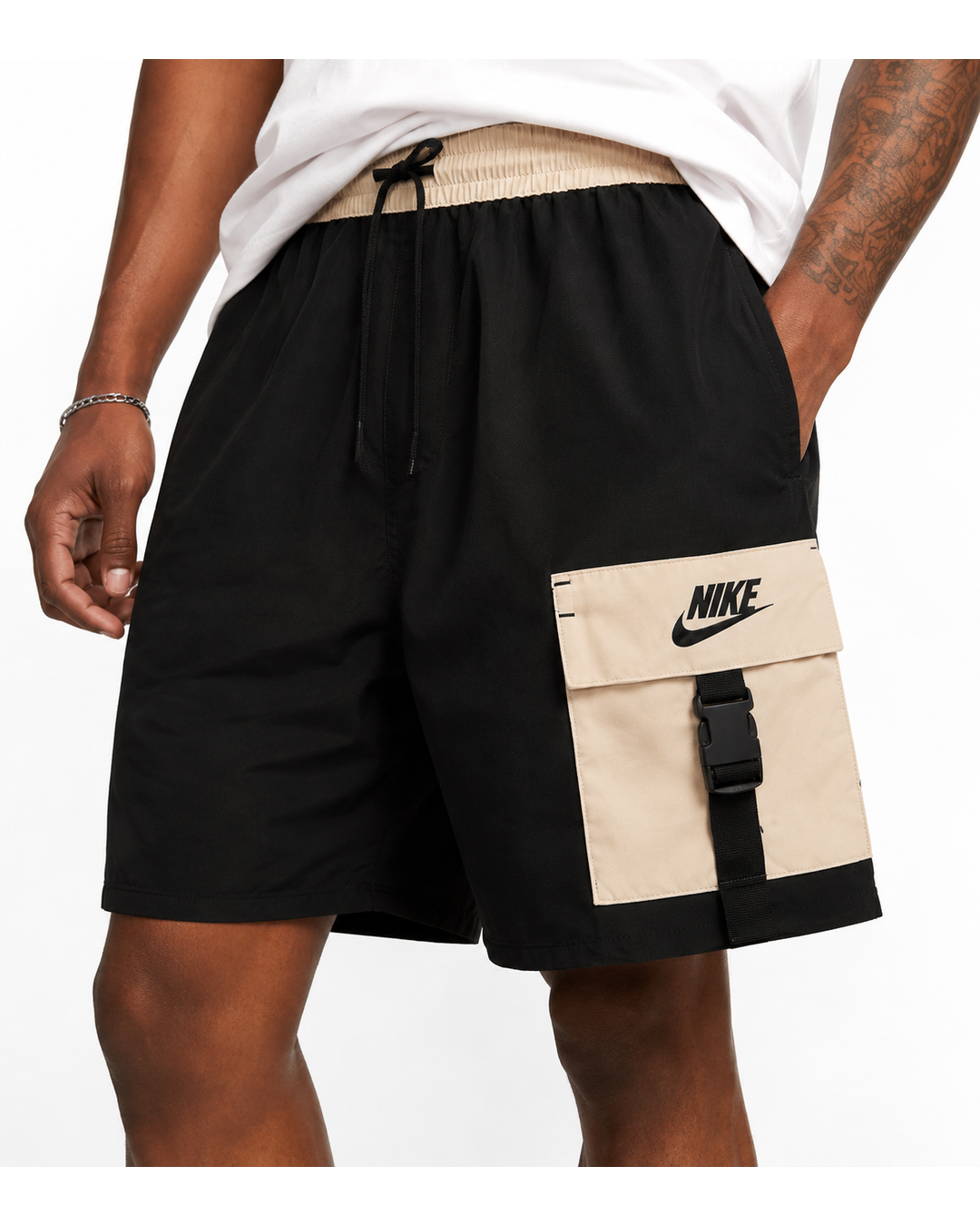 Short Cargo Nike Preto com Bolso Utilitário